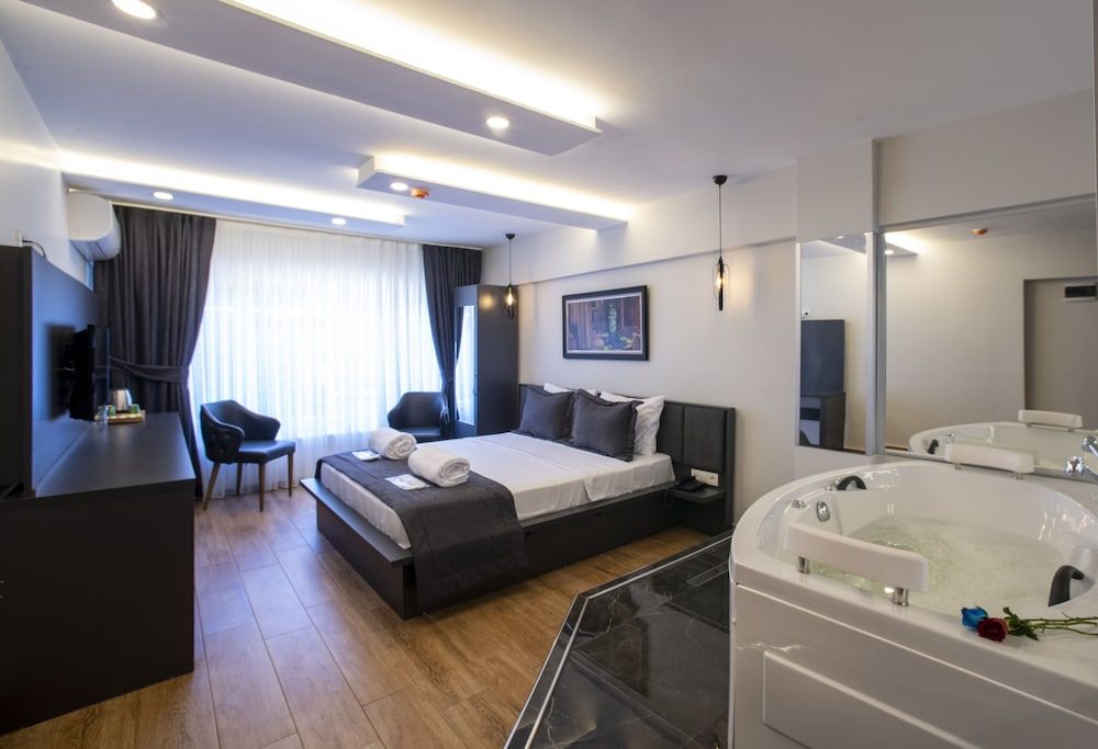 undefined Kanarya Suit