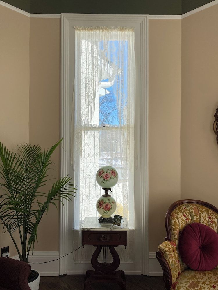 Belle Louise Historic Guest House Deluxe Single Room 6