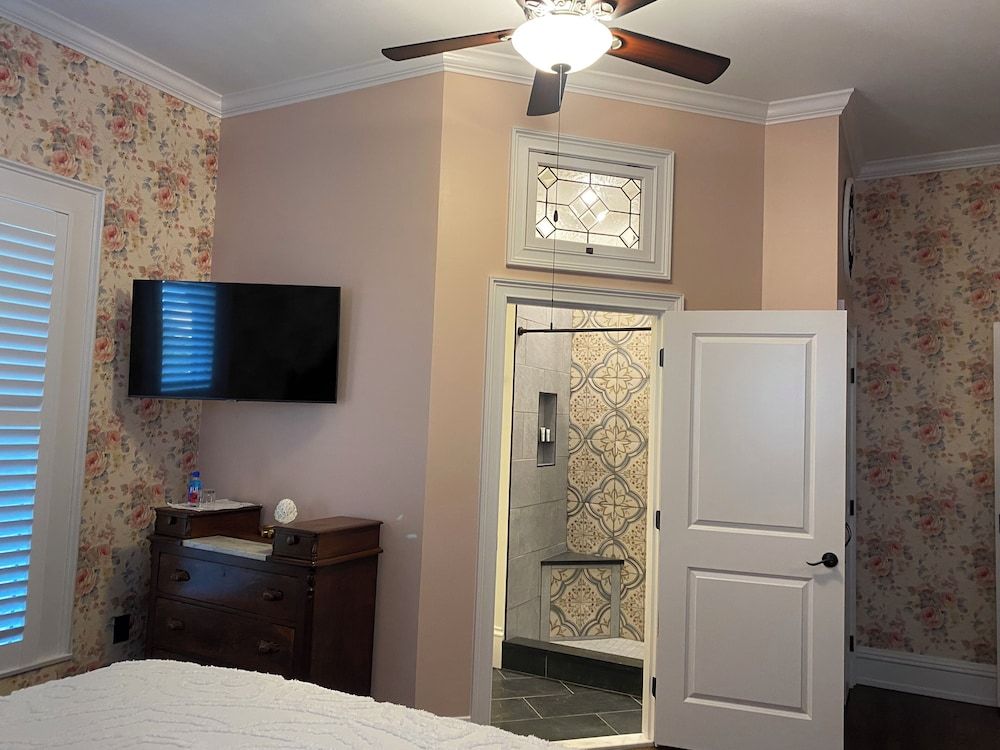 Belle Louise Historic Guest House Classic Room, 1 Queen Bed 3