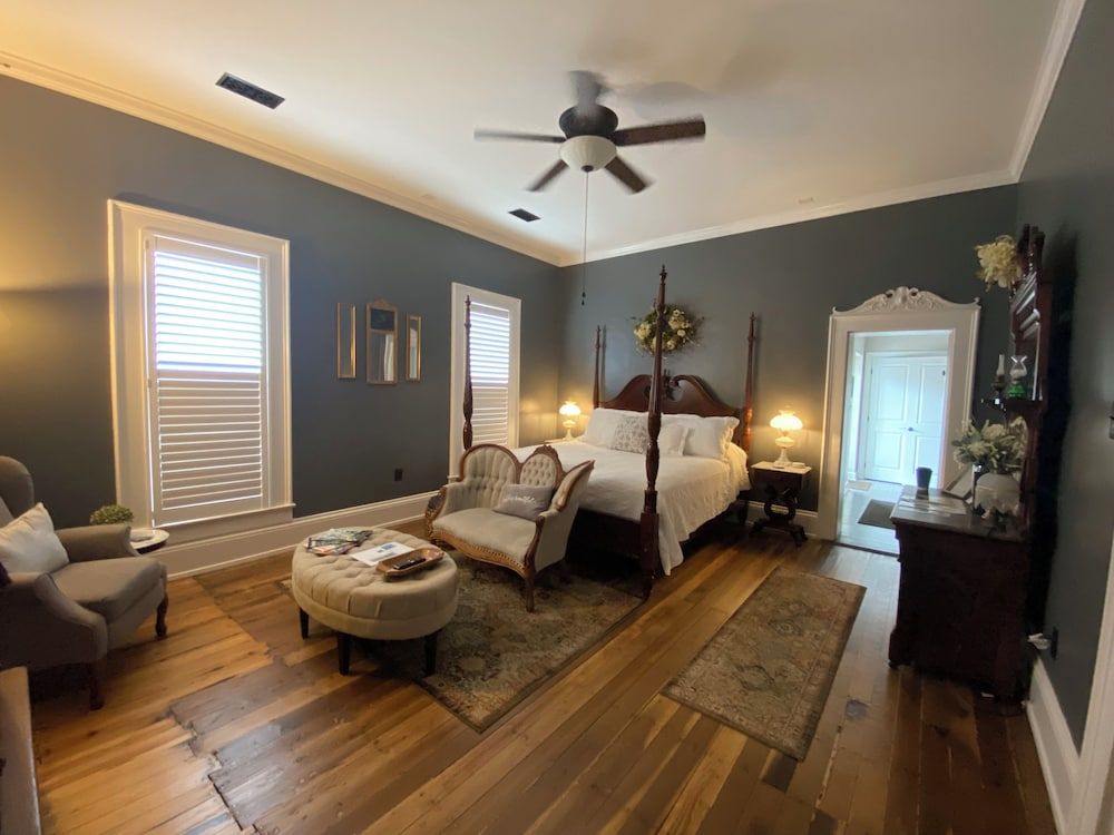 Belle Louise Historic Guest House Deluxe Single Room