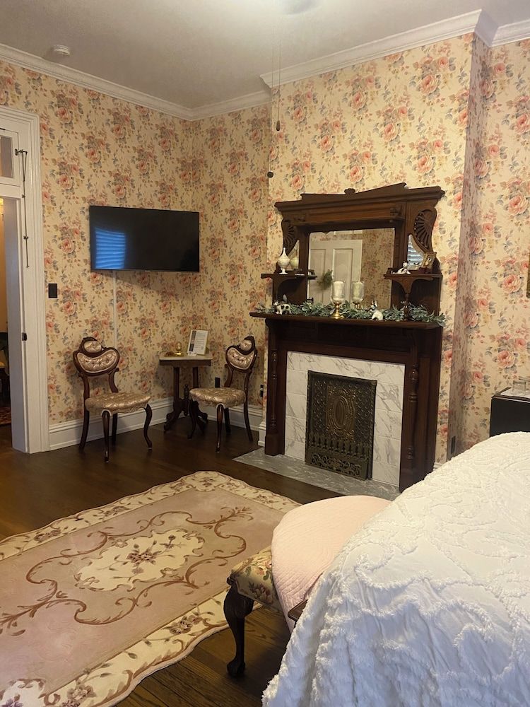 Belle Louise Historic Guest House Classic Room, 1 Queen Bed 2