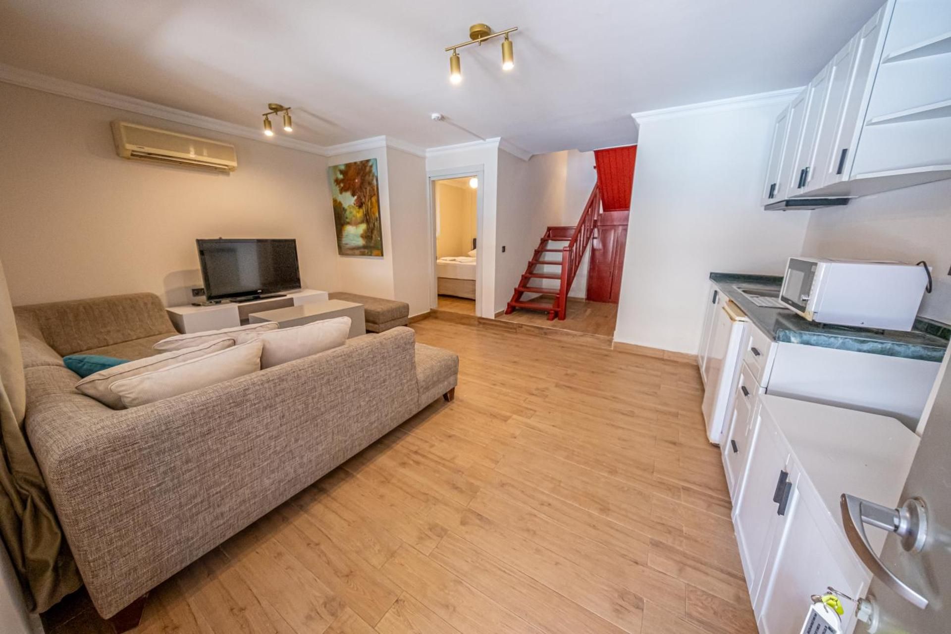 undefined Moonshine Hotel & Suites 9