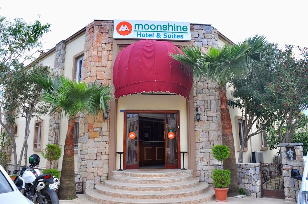 undefined Moonshine Hotel & Suites 2