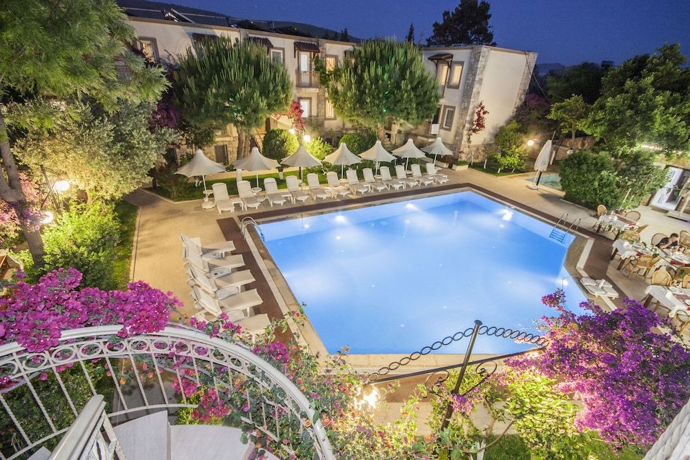 undefined Moonshine Hotel & Suites