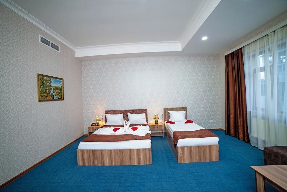 Continental Hotel Triple Room 3