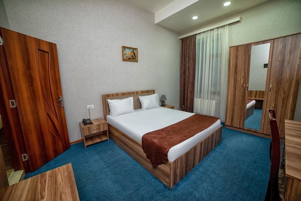 Continental Hotel Standard Double Room 3