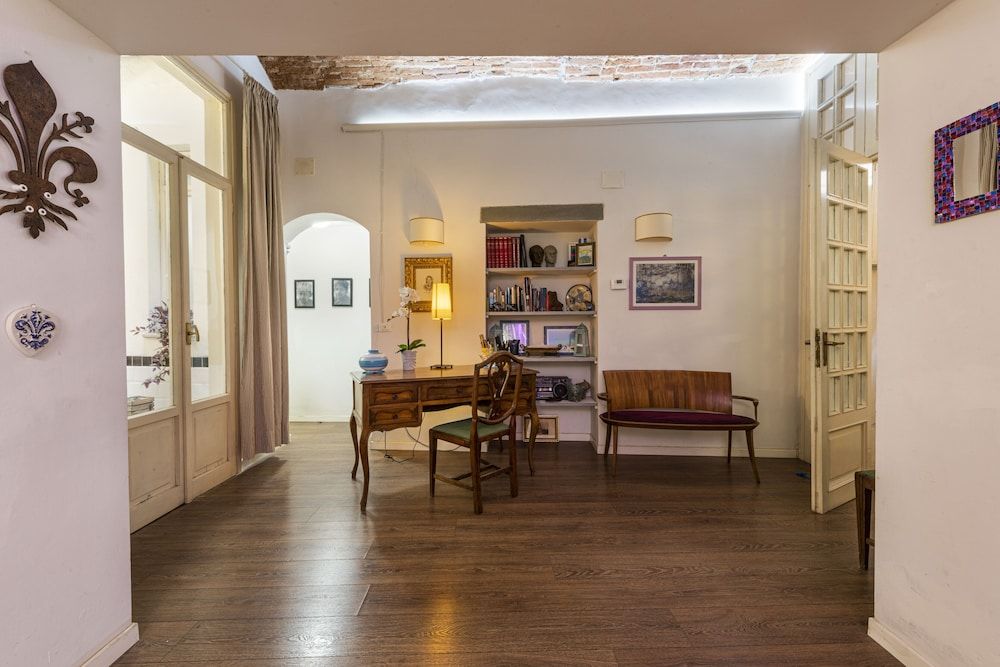 undefined Florence Hideaway by Mmega 7