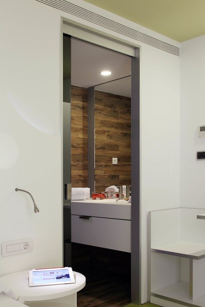 Room Mate Pau, Barcelona Standard Room 3