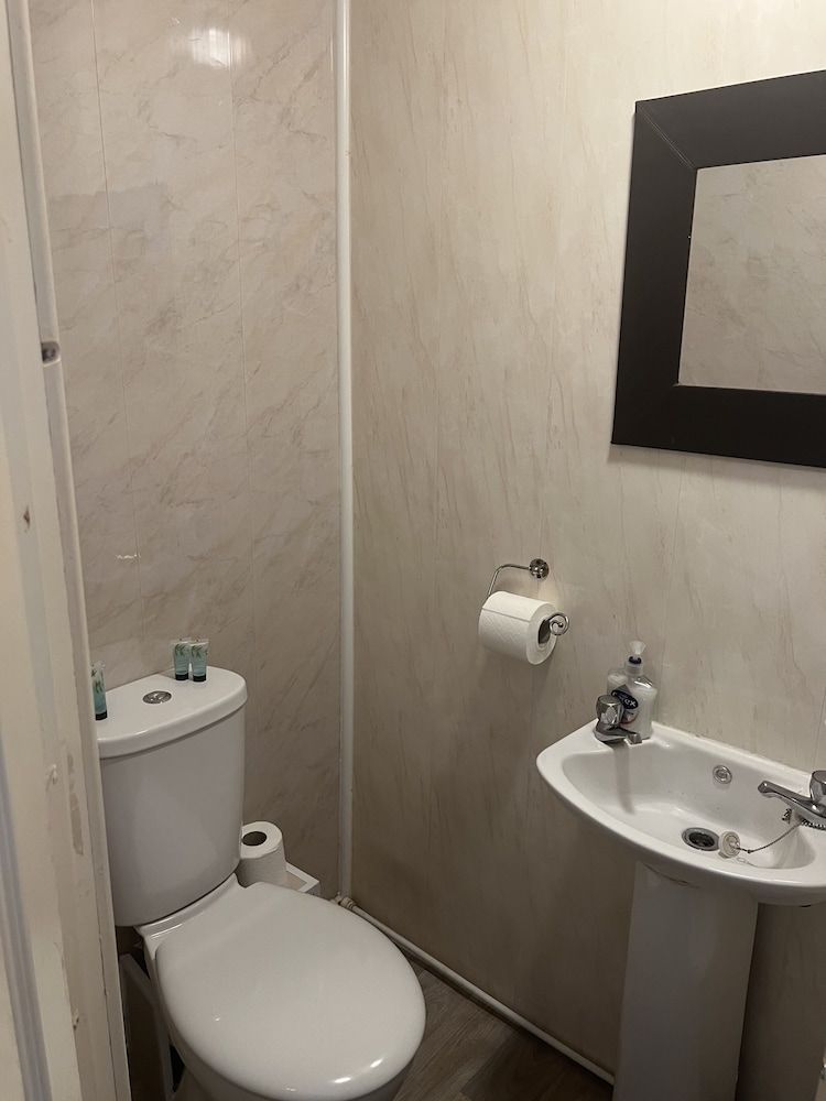 Habberly House Hotel Family Room, Multiple Beds 6