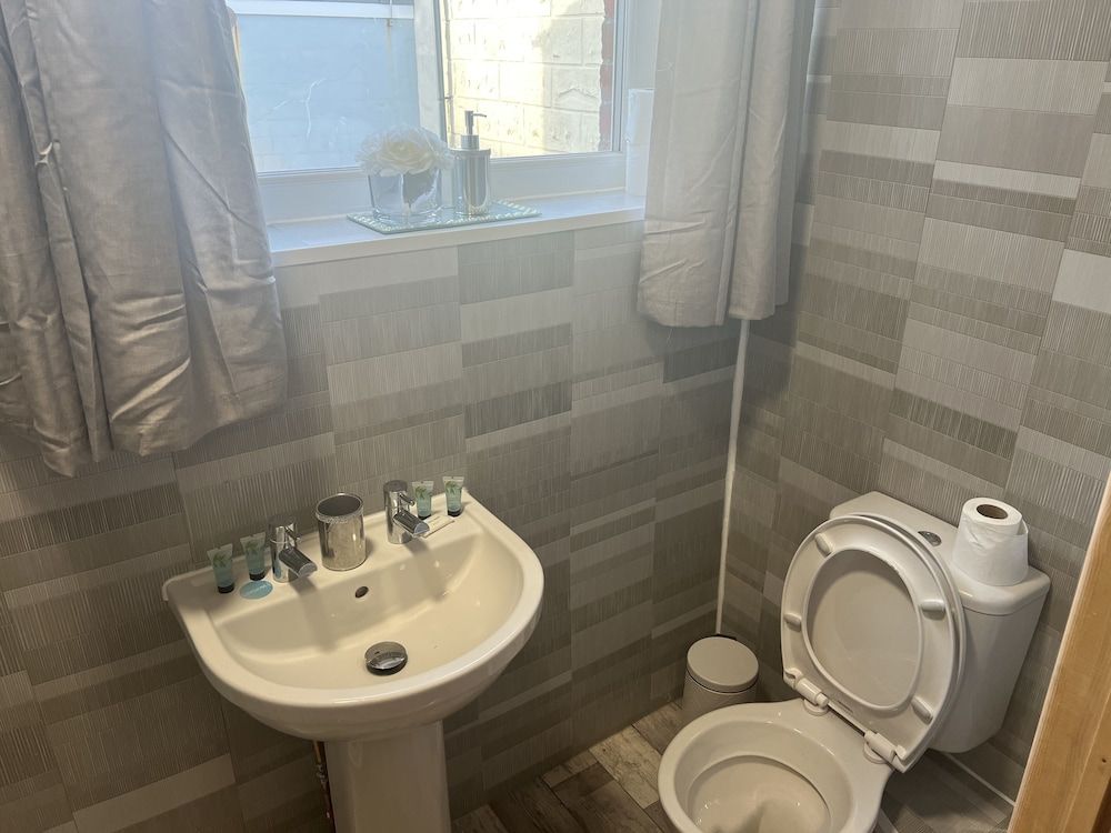 Habberly House Hotel Family Room, Multiple Beds 7