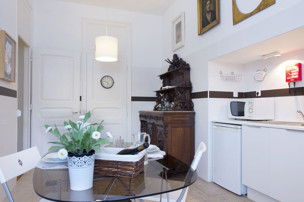 Spirit of Art in the Heart of Lisbon Apartment, 2 Bedrooms, Balcony, Garden View 18