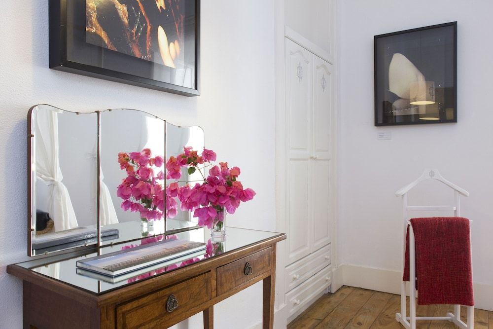 Spirit of Art in the Heart of Lisbon Apartment, 2 Bedrooms, Balcony, Garden View 15