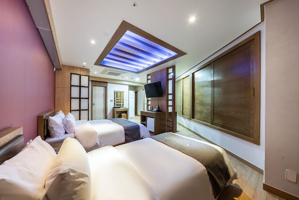 Golden Business Hotel