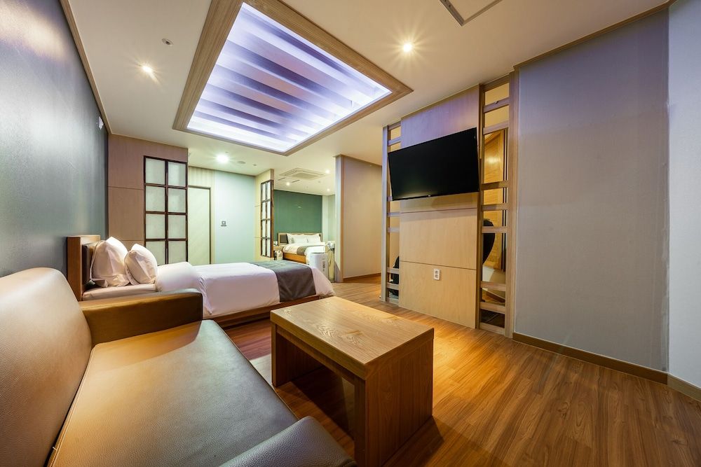 Golden Business Hotel Premium Triple Room (Styler + Air Purifier + Massage Chair) 19