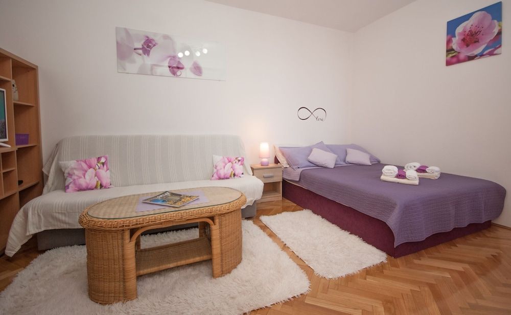 undefined Studio apartment Tina 5