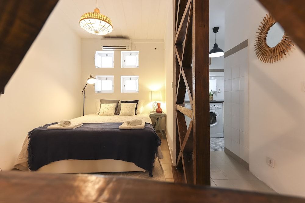 undefined Golden Studio by Homing 8