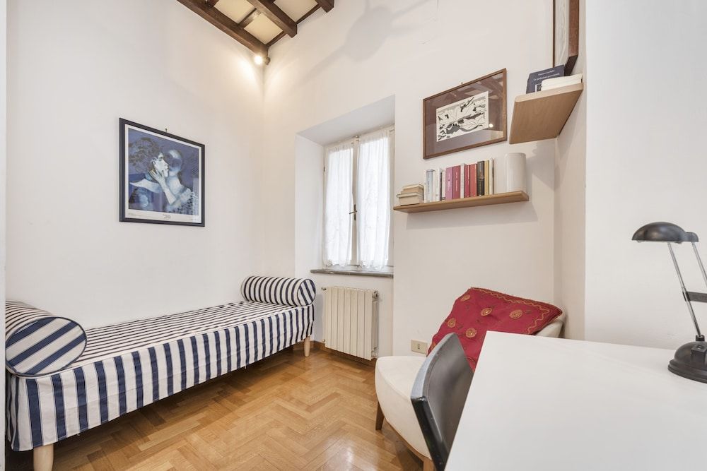 undefined Cappellari 9