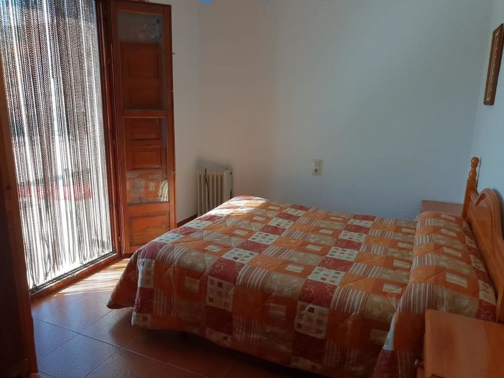 Hostal Rural Ruta de las Nieves Double Room with extra bed 2
