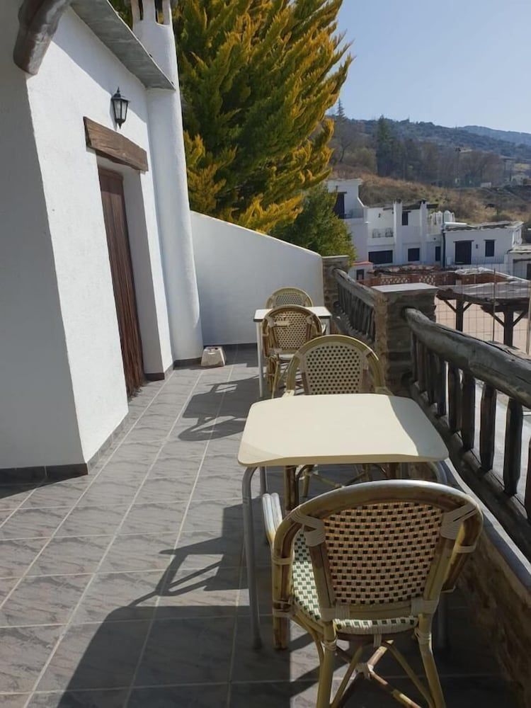 Hostal Rural Ruta de las Nieves Double Room with extra bed 6