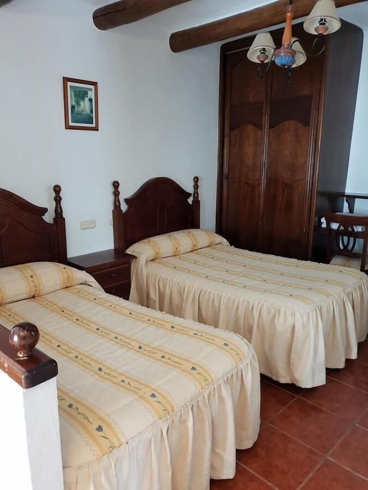 Hostal Rural Ruta de las Nieves Economy Twin Room (2) 2