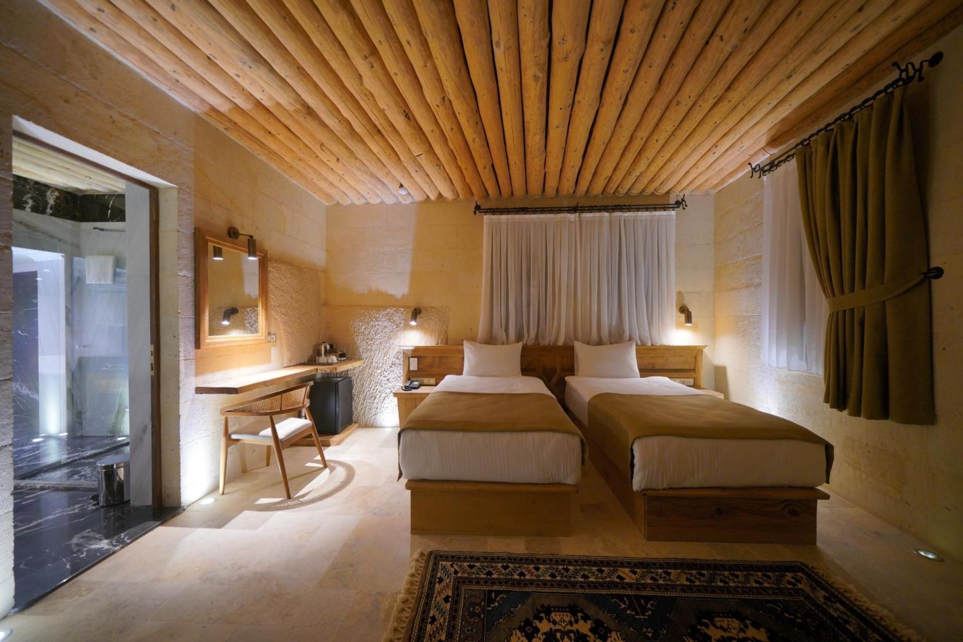 Deluxe Suite with Twin Beds