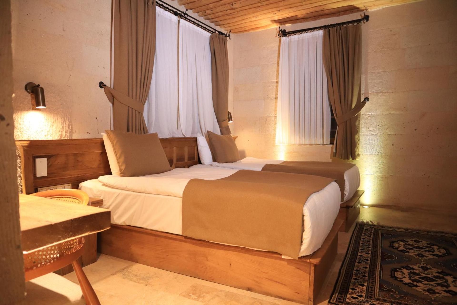 Deluxe Suite with Twin Beds