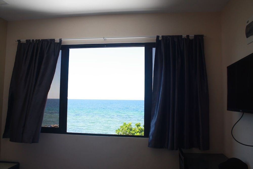 Babylon Oslob Coast Guesthouse Standard Double Room, Sea View 4