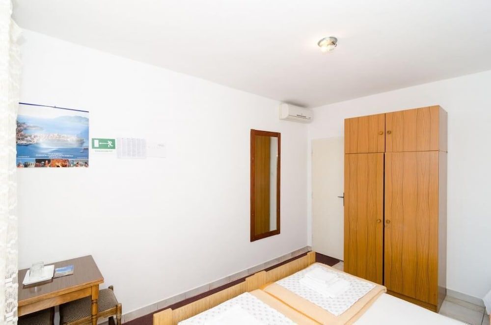 Guest House Misita Twin Room (Twin Room with Balcony) 6