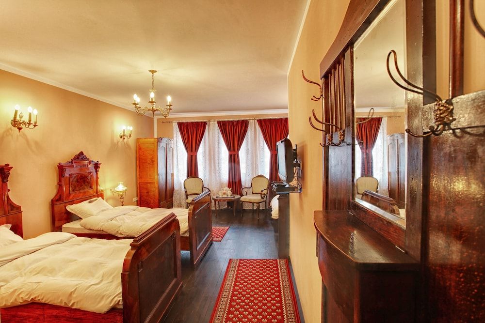 Hotel Evmolpia Deluxe Triple Room 6