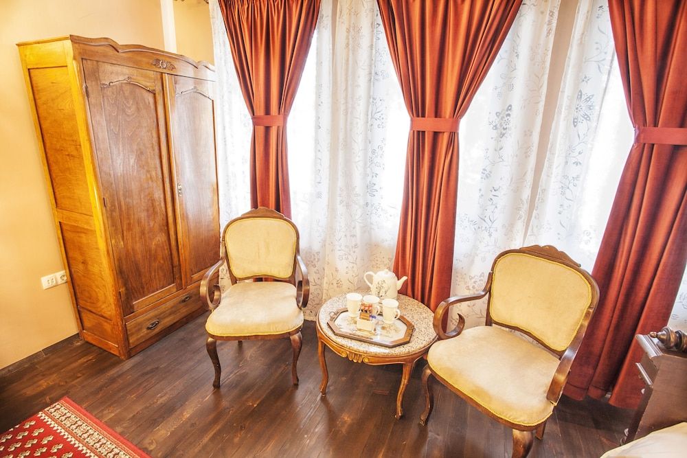 Hotel Evmolpia Deluxe Triple Room 4