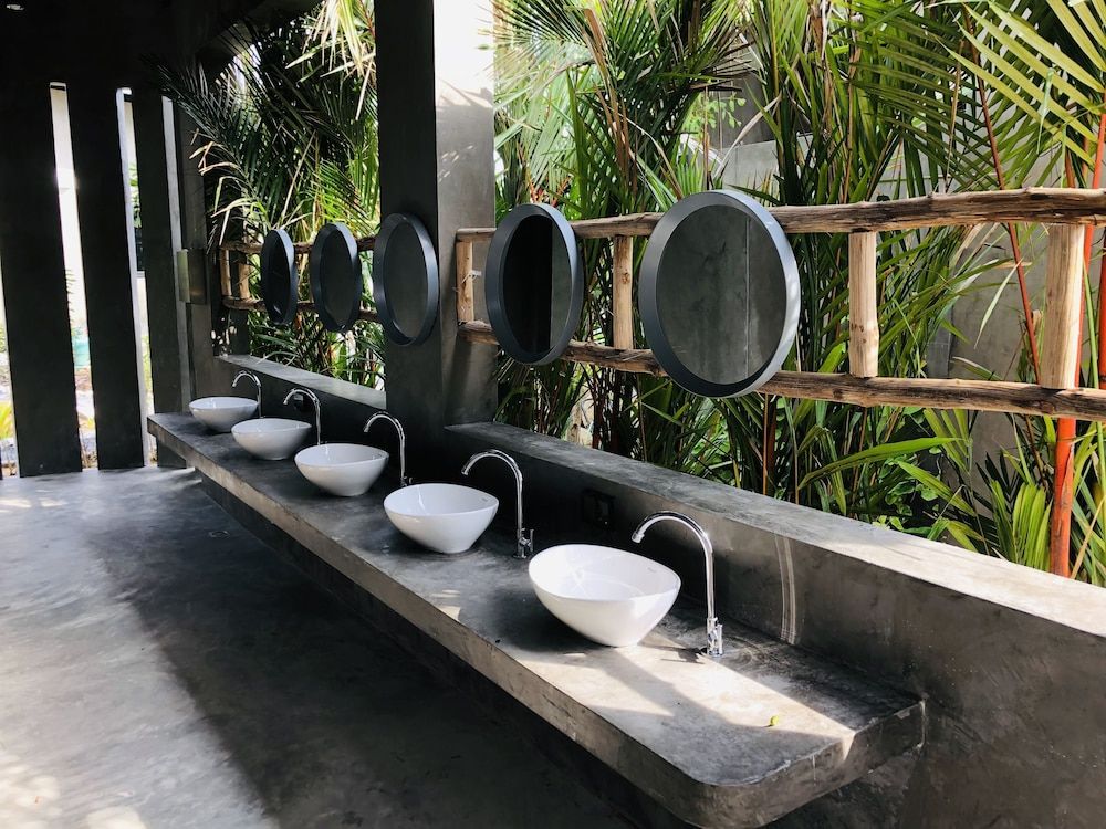 Roost Glamping Standard Tent, Shared Bathroom, Garden View 4