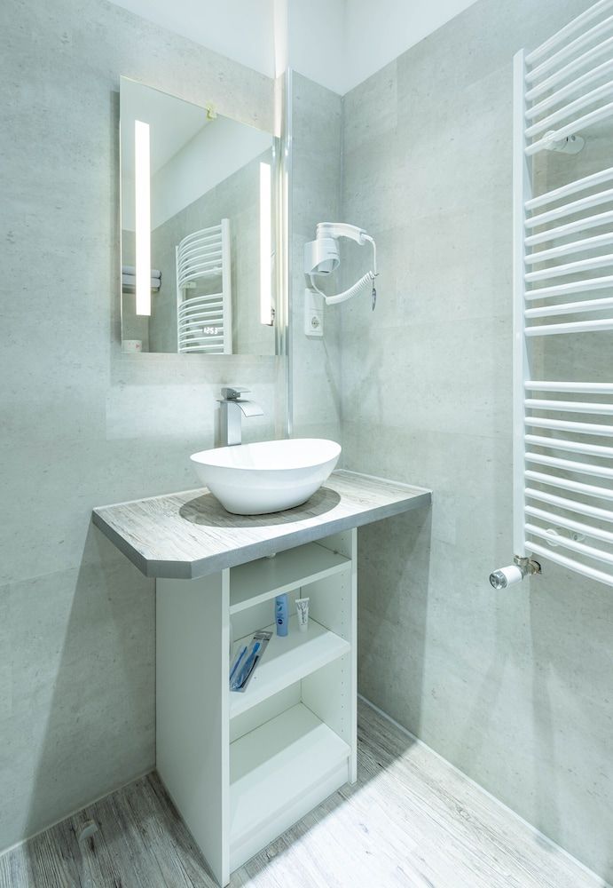 Messe-hotelzimmer-appartements Apartment, Private Bathroom, Garden View (Zimmer 202) 6