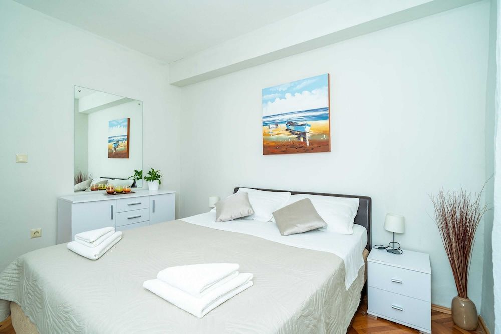 undefined Apartments Nico 5