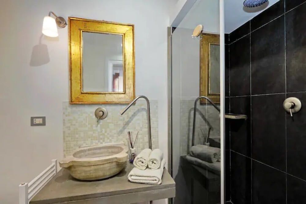 undefined Flatinrome Boutique Navona 9