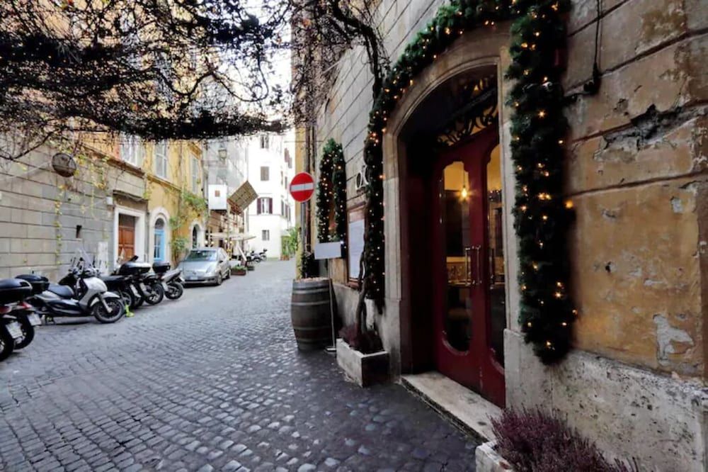 undefined Flatinrome Boutique Navona