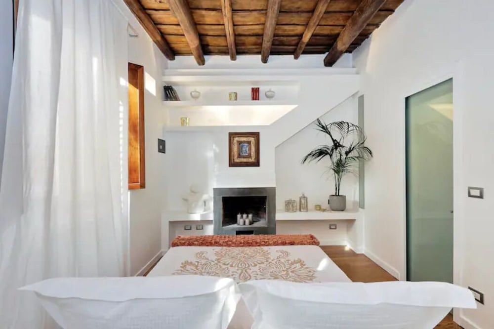 undefined Flatinrome Boutique Navona 3