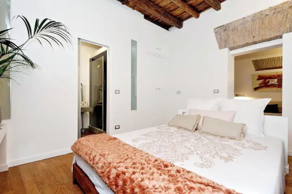 undefined Flatinrome Boutique Navona 2