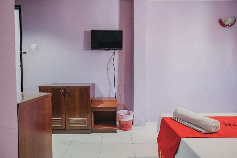 undefined RedDoorz near Nagoya Hill Mall Batam 5 4