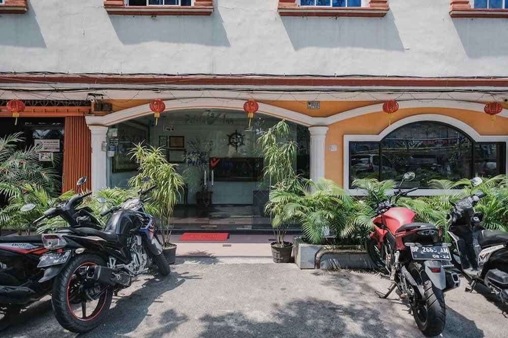 undefined RedDoorz near Nagoya Hill Mall Batam 5 6