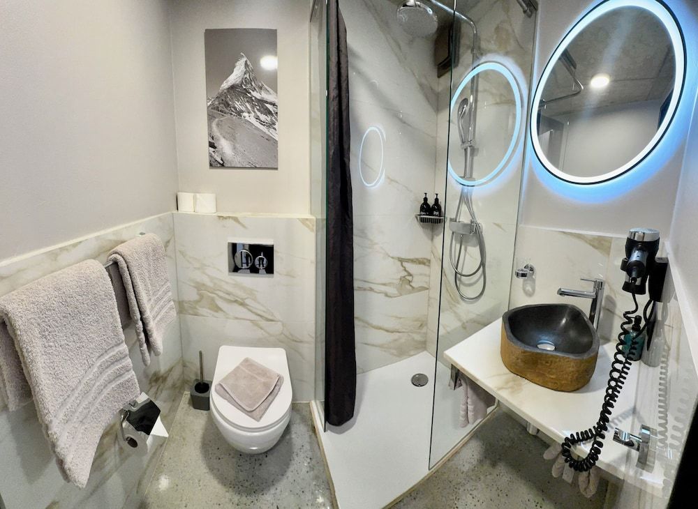 undefined Peaky Riders Self Check-in Hotel 10