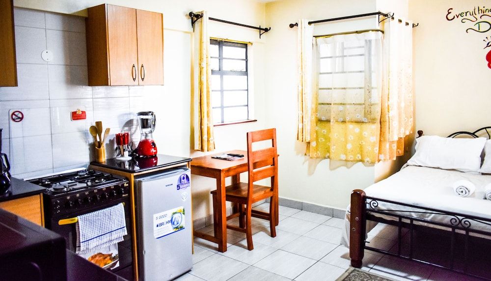 Affordable furnished studio apartment Comfort Studio Suite, Kitchenette 5