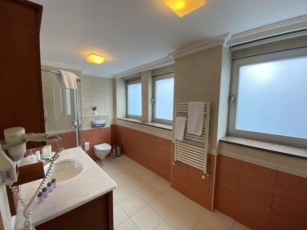 Triada Hotel Gayrettepe Superior Triple Room, Non Smoking, City View 12