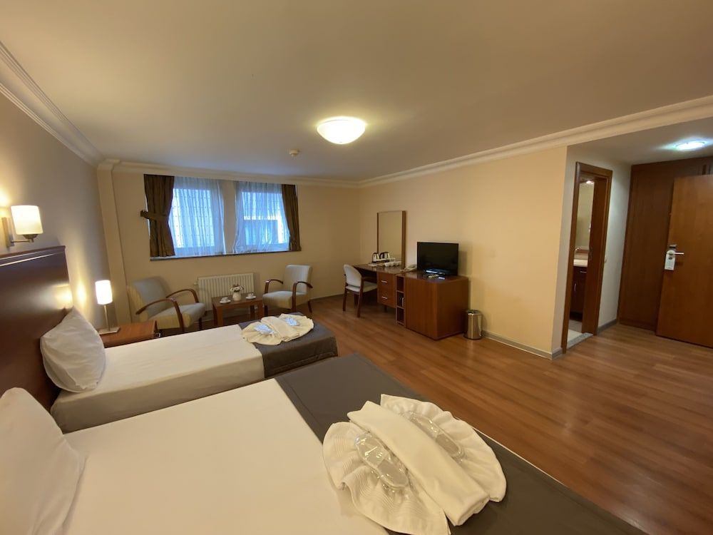 Triada Hotel Gayrettepe Superior Triple Room, Non Smoking, City View 9