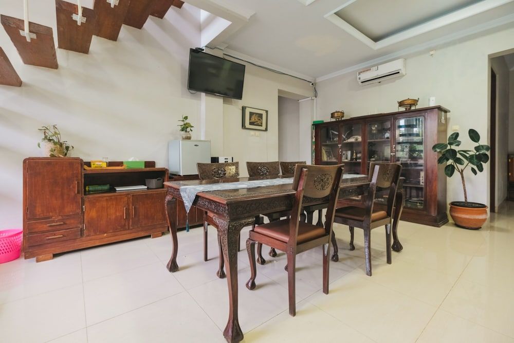 Villa Prambanan Jogja with Private Swimming Pool by Simply Homy Family Villa, 6 Bedrooms 16