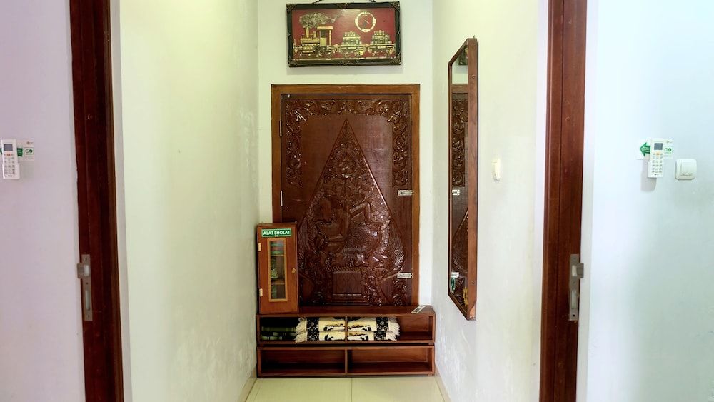 Villa Prambanan Jogja with Private Swimming Pool by Simply Homy Family Villa, 6 Bedrooms 10