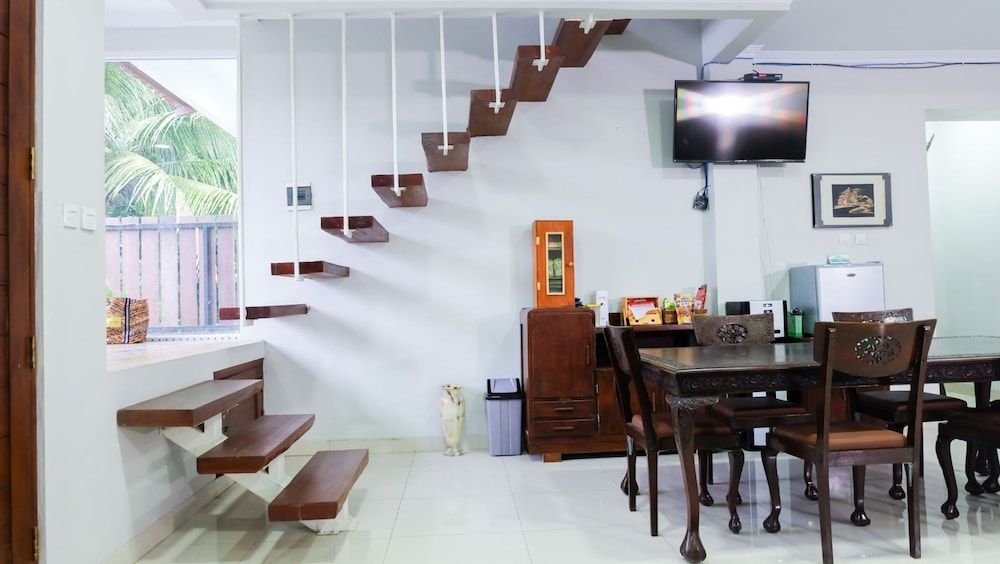 Villa Prambanan Jogja with Private Swimming Pool by Simply Homy Family Villa, 6 Bedrooms 9