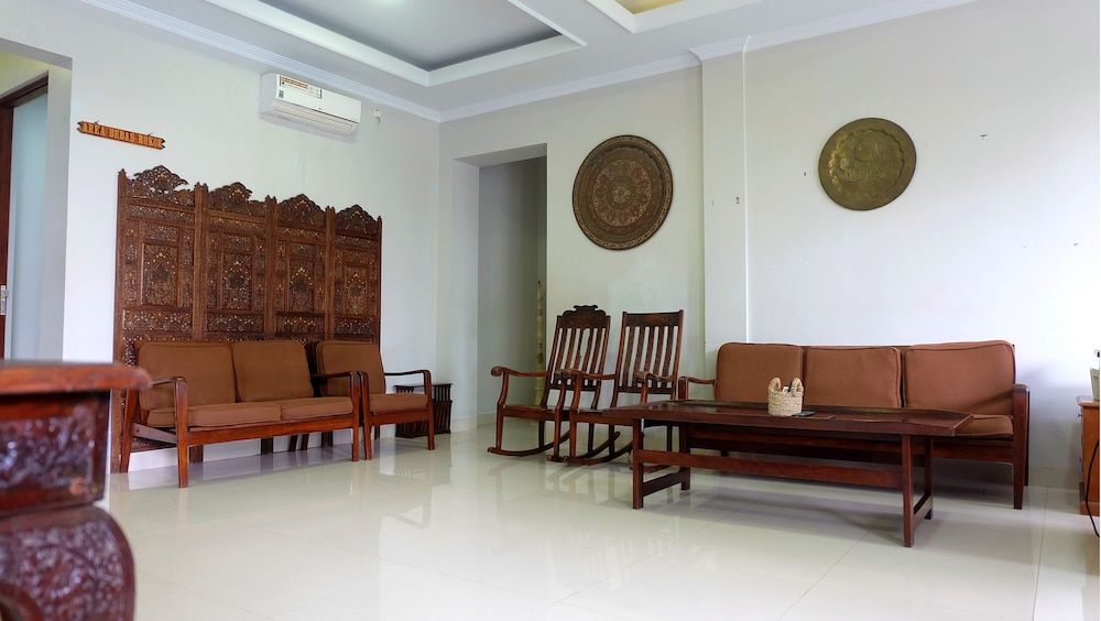 Villa Prambanan Jogja with Private Swimming Pool by Simply Homy Family Villa, 6 Bedrooms 11