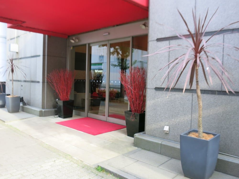undefined Hamilton Hotel Red 5
