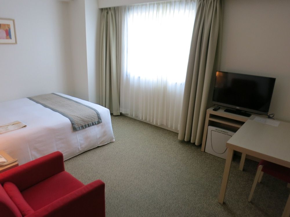 undefined Hamilton Hotel Red 7