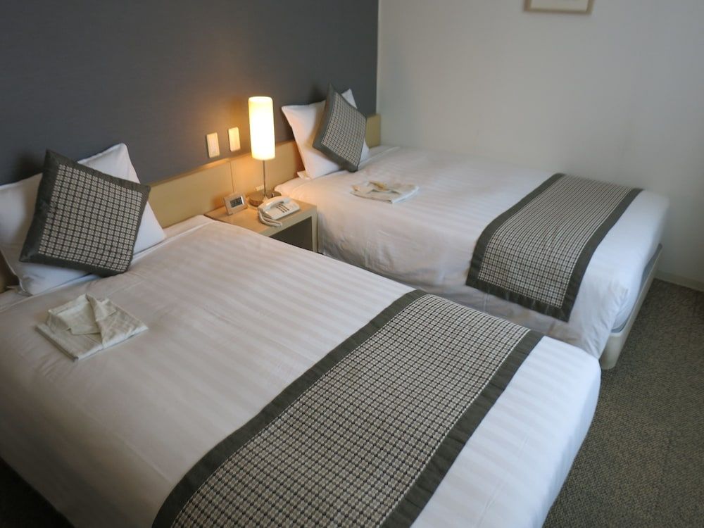undefined Hamilton Hotel Red 2